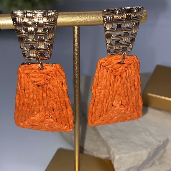 ✨🆕✨ Bohemian Chic Raffia Tassel Earrings ✨ 🎨 in Blue & Orange ✨ - Picture 5 of 11